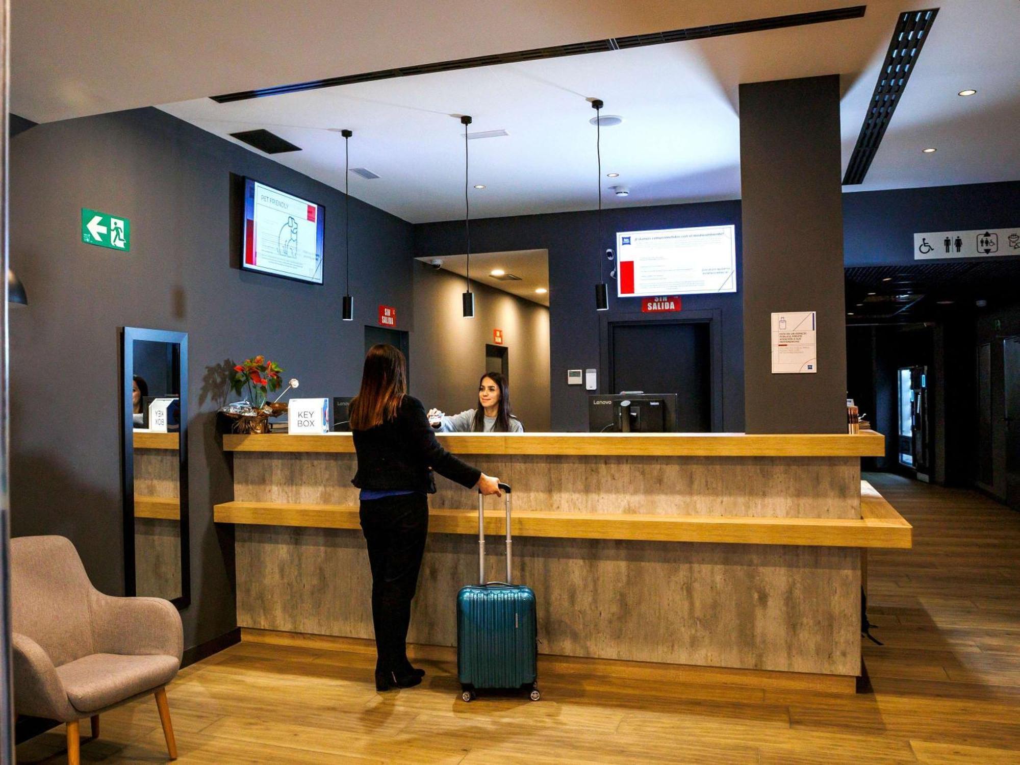 Ibis Budget Logrono Centro Luaran gambar